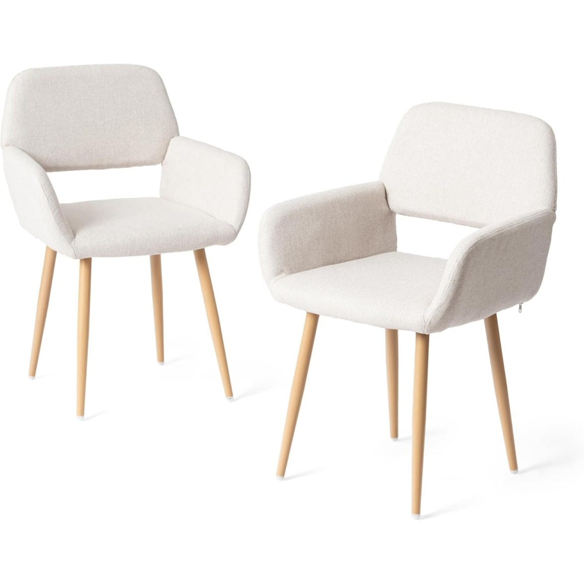 Deux chaises scandinaves en tissu beige avec dossier ouvert et pieds en metal, design raffine pour chambre ou repas