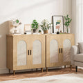 Buffet bas en rotin naturel avec pieds en bois massif, etageres reglables et grand espace de rangement compact